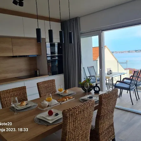 Penthouse Seaview 트로기르