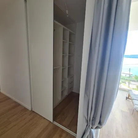 Penthouse Seaview شقة تروغير