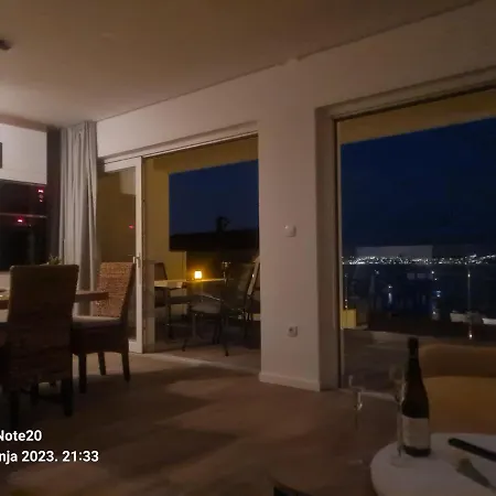 Penthouse Seaview 아파트