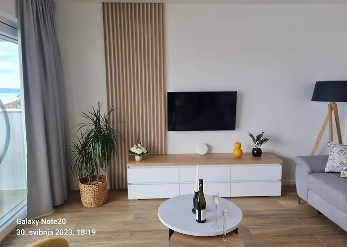 Penthouse Seaview * 트로기르